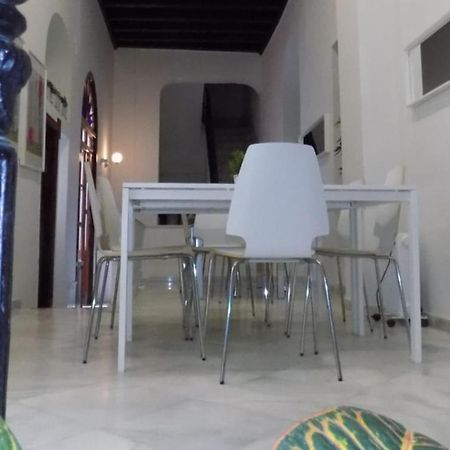 Residencia Viriato Hostel เซบีญา ภายนอก รูปภาพ