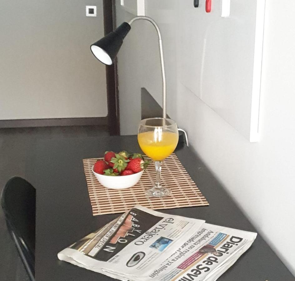 Residencia Viriato Hostel เซบีญา ภายนอก รูปภาพ