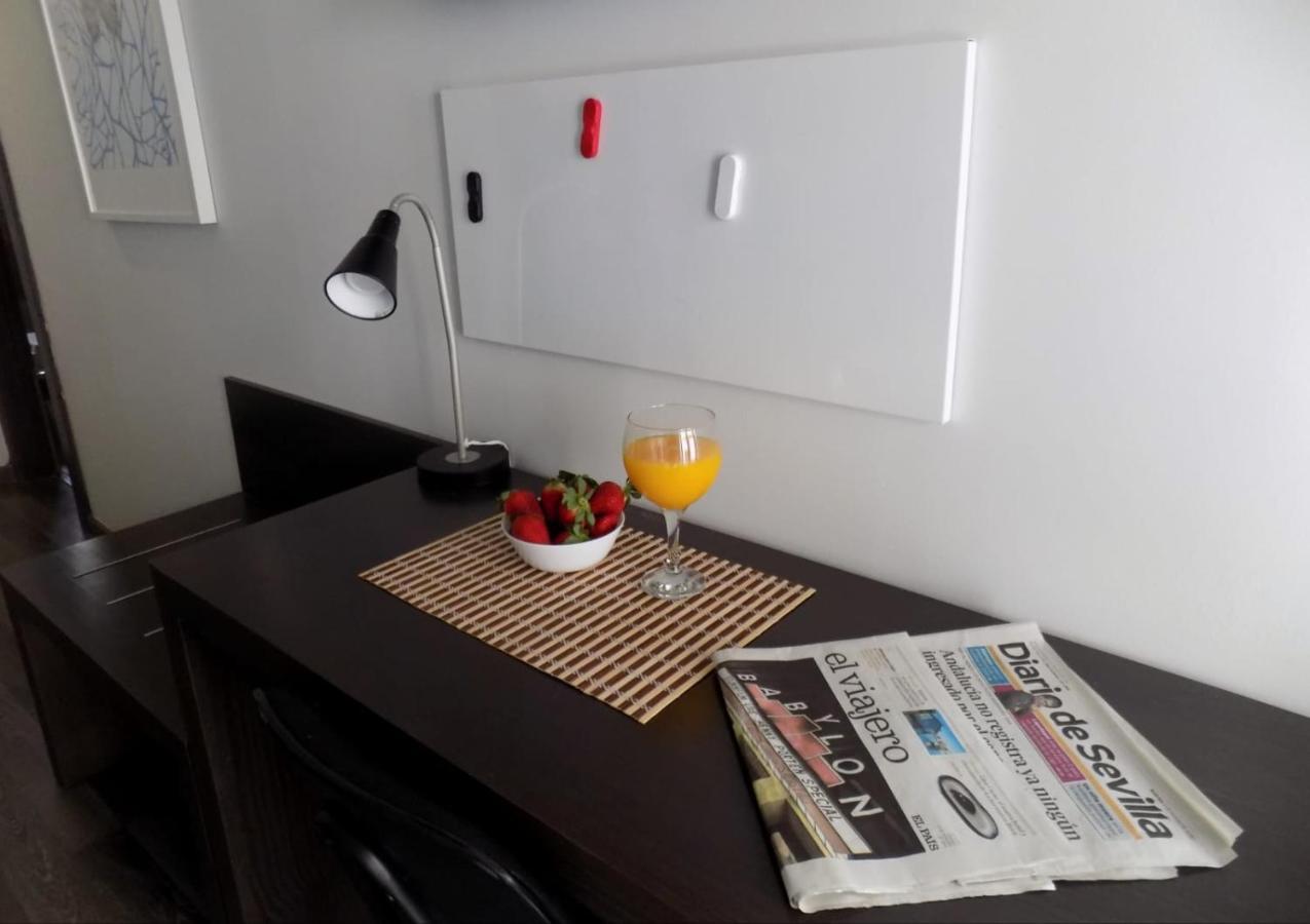 Residencia Viriato Hostel เซบีญา ภายนอก รูปภาพ