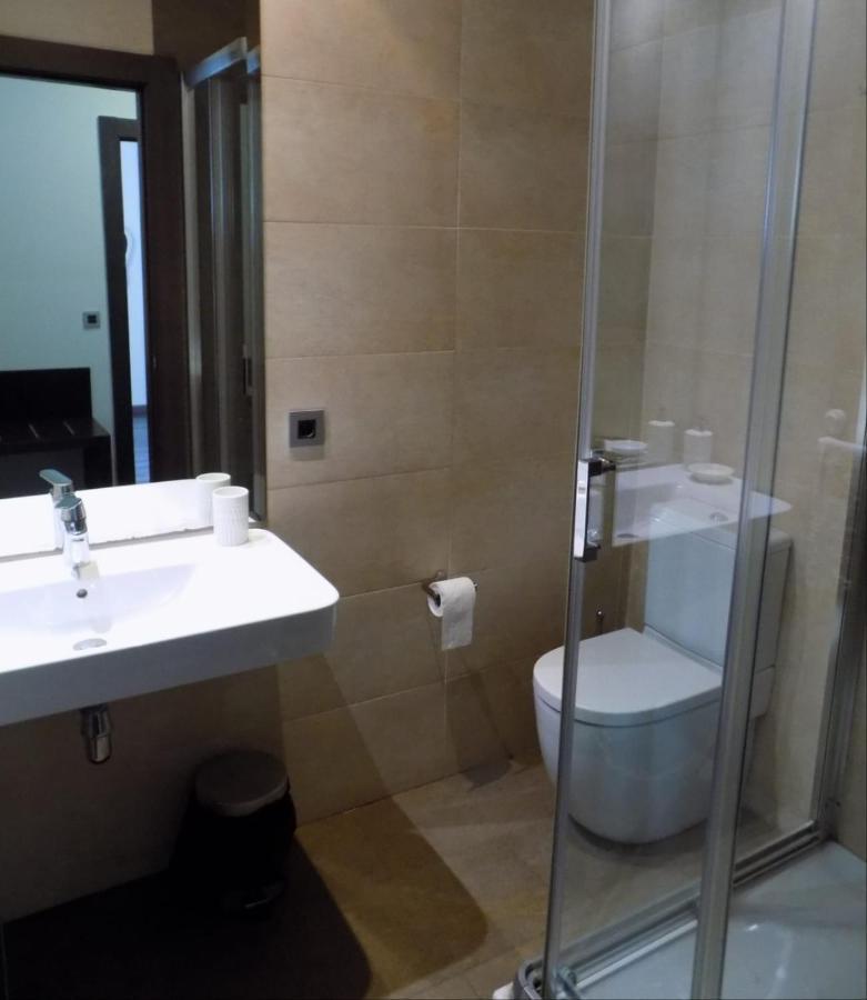 Residencia Viriato Hostel เซบีญา ภายนอก รูปภาพ