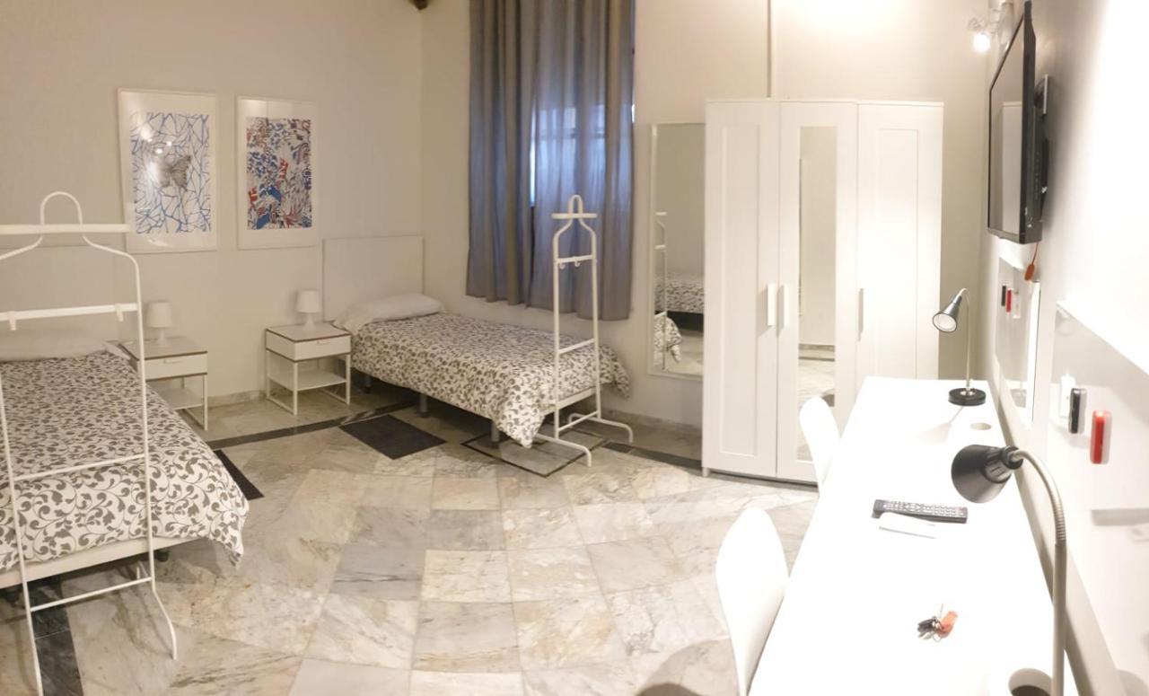 Residencia Viriato Hostel เซบีญา ภายนอก รูปภาพ