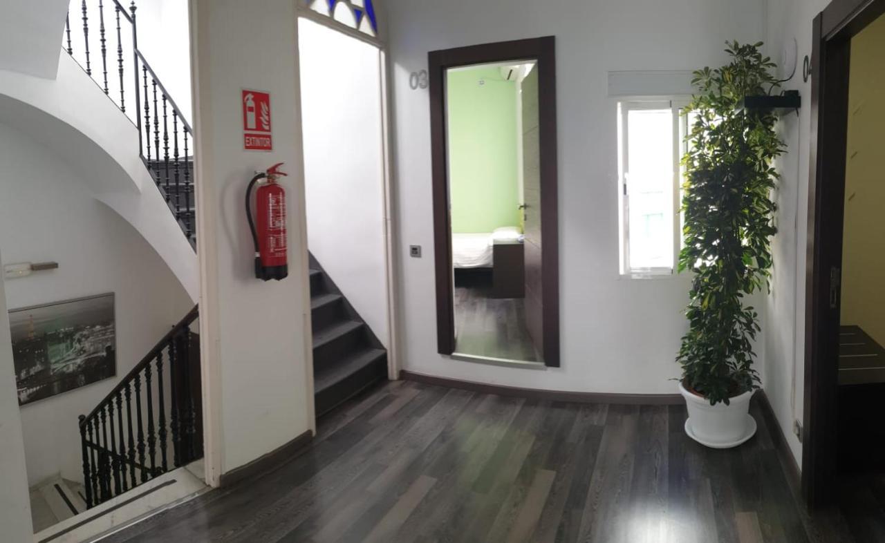 Residencia Viriato Hostel เซบีญา ภายนอก รูปภาพ