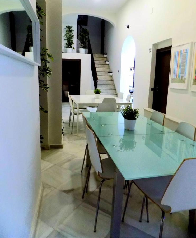 Residencia Viriato Hostel เซบีญา ภายนอก รูปภาพ