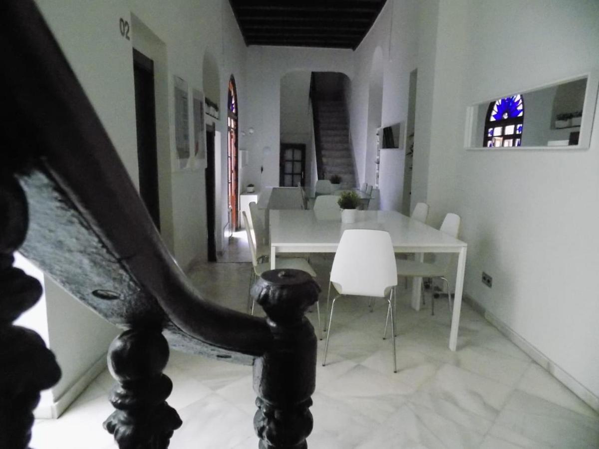 Residencia Viriato Hostel เซบีญา ภายนอก รูปภาพ
