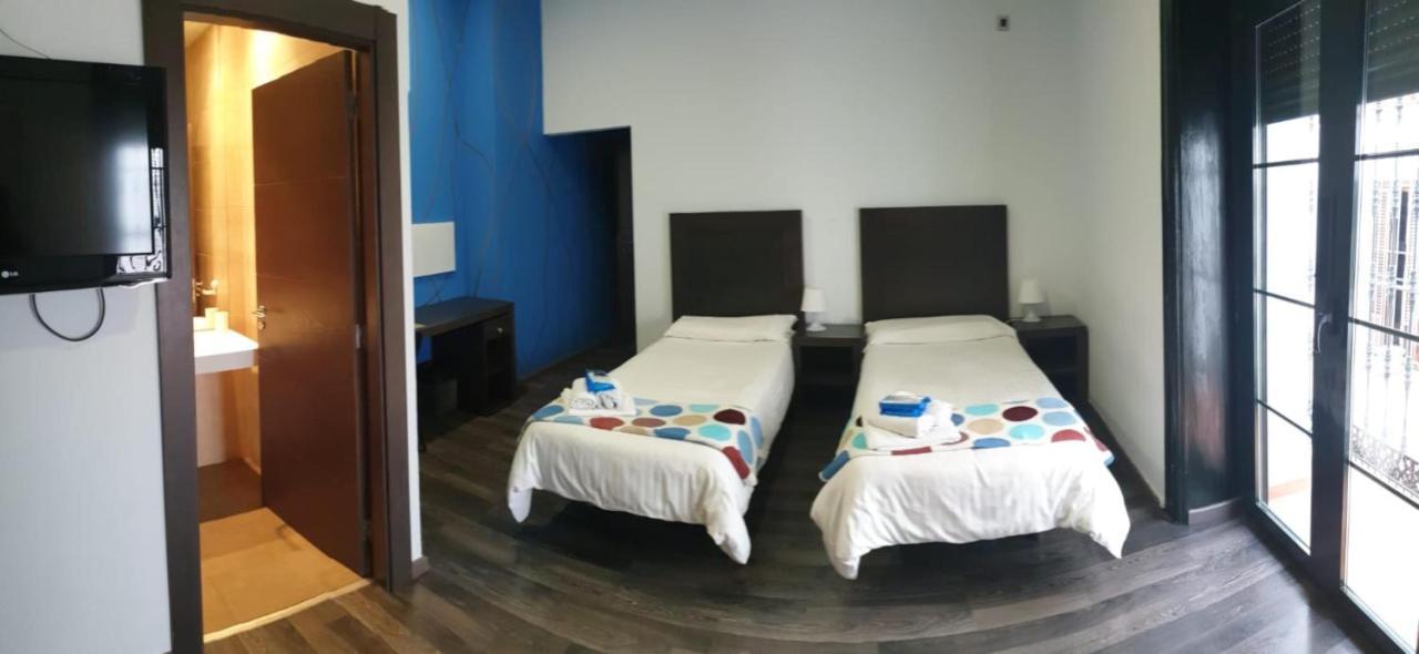 Residencia Viriato Hostel เซบีญา ภายนอก รูปภาพ