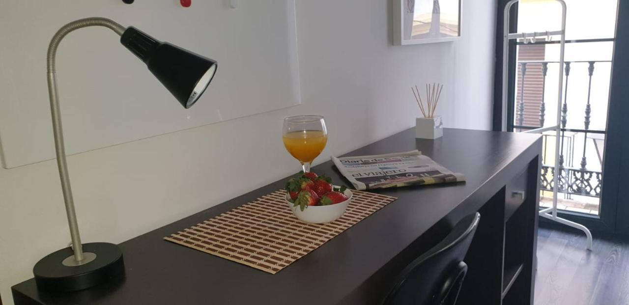 Residencia Viriato Hostel เซบีญา ภายนอก รูปภาพ