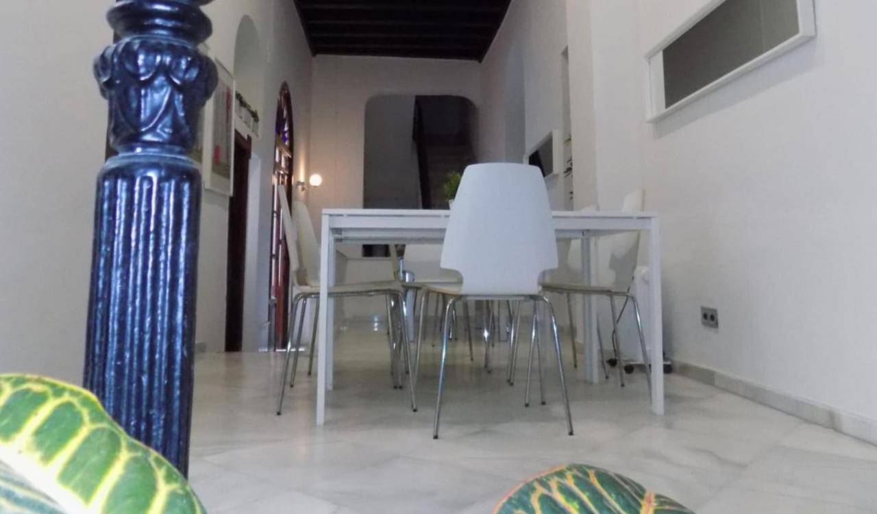 Residencia Viriato Hostel เซบีญา ภายนอก รูปภาพ