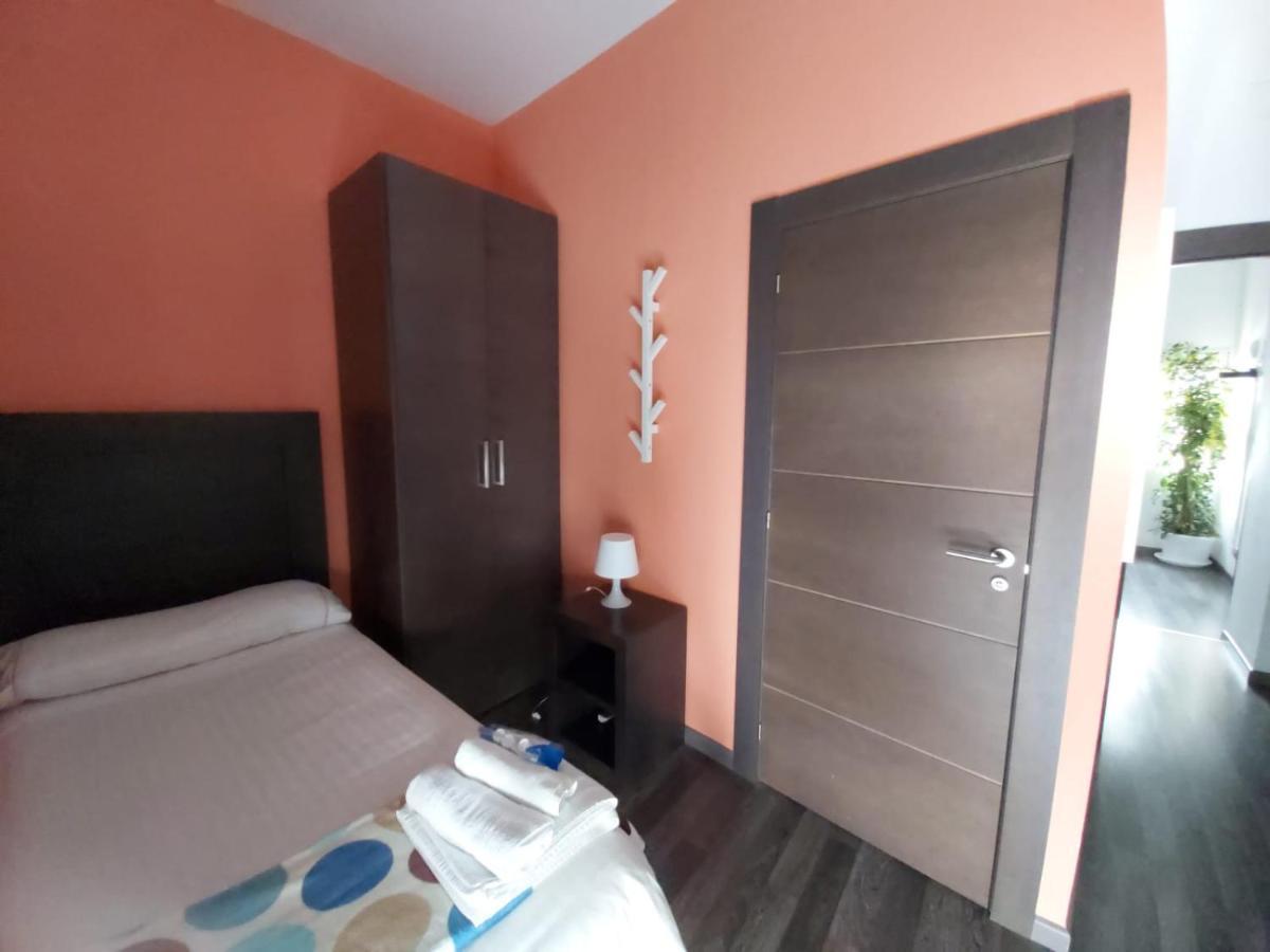 Residencia Viriato Hostel เซบีญา ภายนอก รูปภาพ
