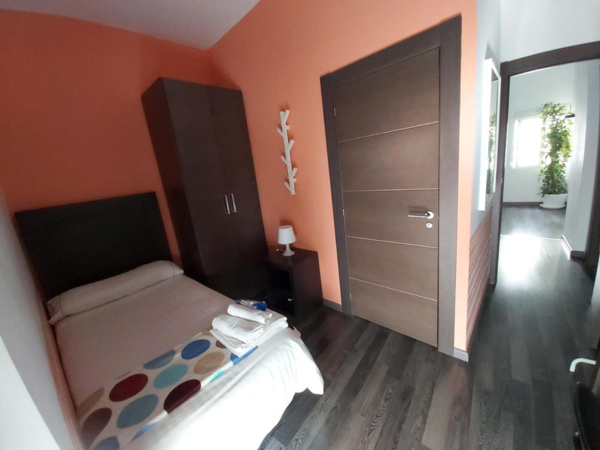 Residencia Viriato Hostel เซบีญา ภายนอก รูปภาพ